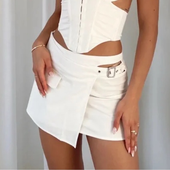 White Fox Boutique Dresses & Skirts - White Fox White wrap skirt with cut out sz L